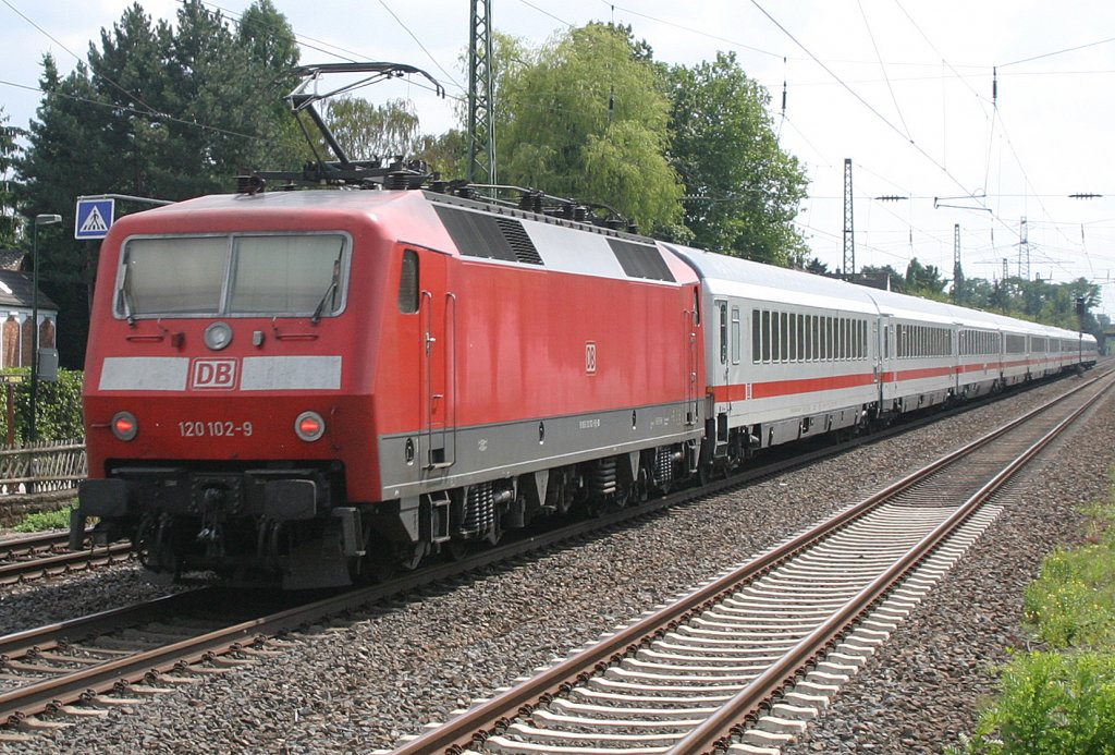 120 102 mit IC am 6.8.10 in Dsseldorf-Angermund