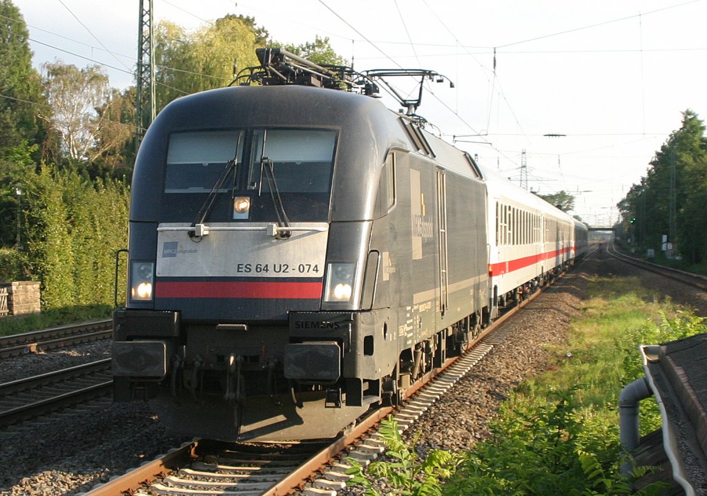 ES 64 U2-074 mit IC am 5.9.10 in Dsseldorf-Angermund